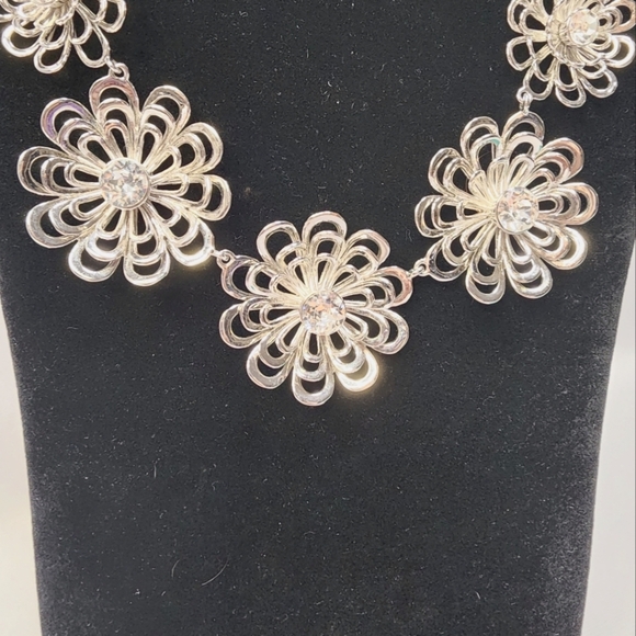 kate spade ♠️ Silver Floral and Crystal 18" Necklace - Picture 2 of 8